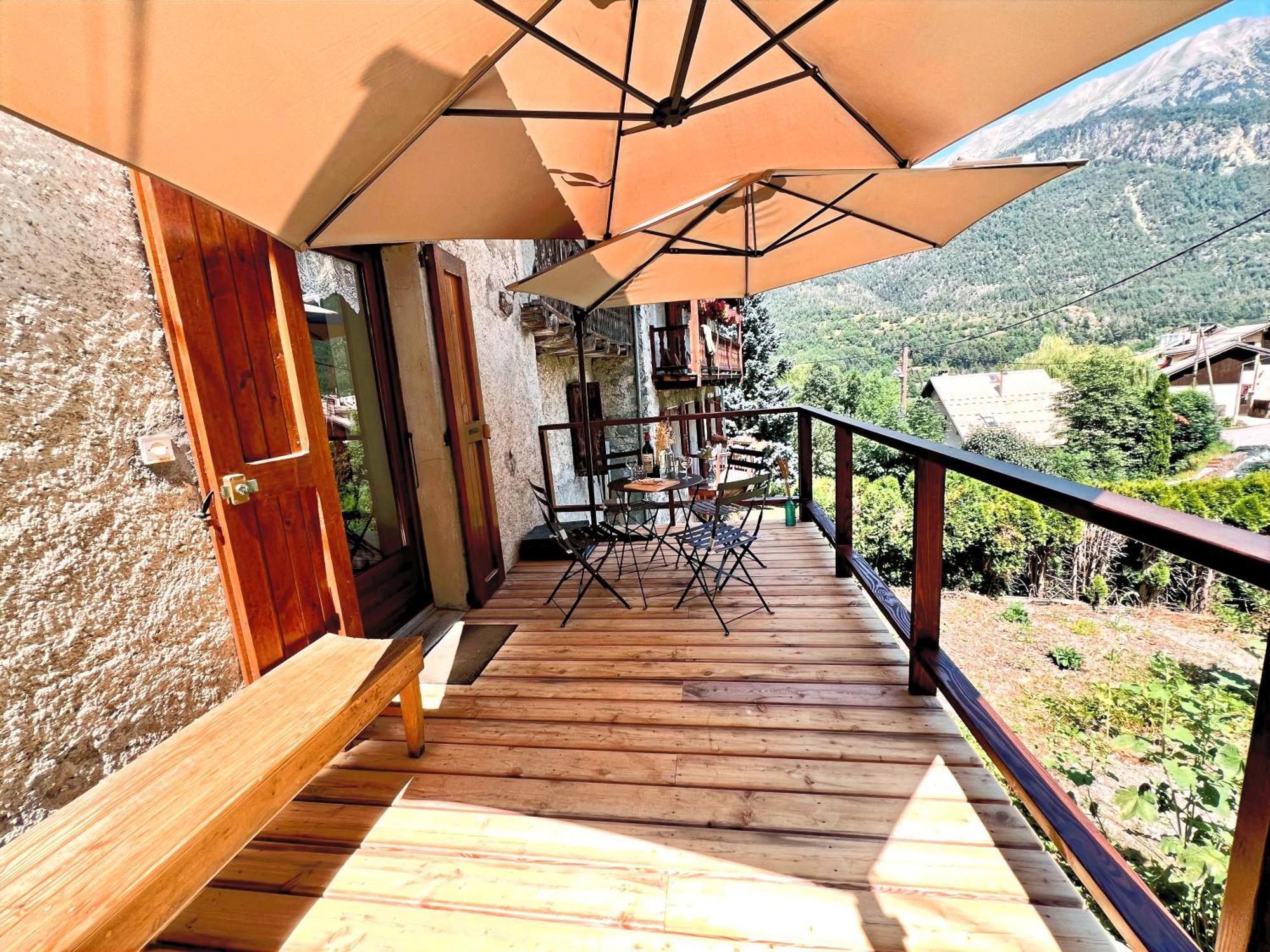 Charmante Maison De Montagne Briançon Exterior foto